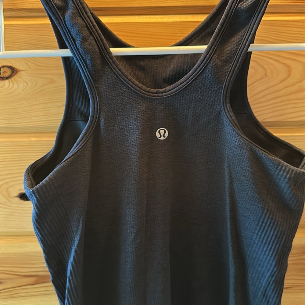 Lululemon Women’s Workout Top, Size 6